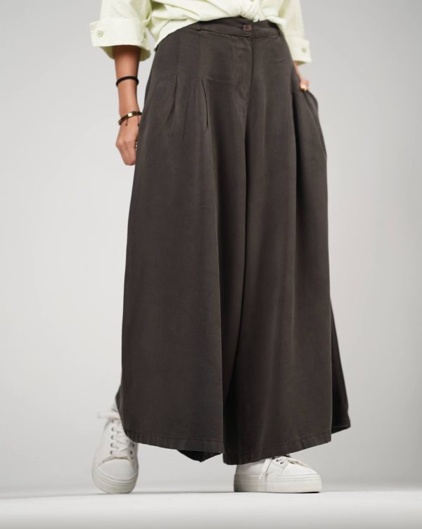 ago_brown_skirt_pants نمای نزدیک از پارچه سیلک دامن شلوار ریزشی